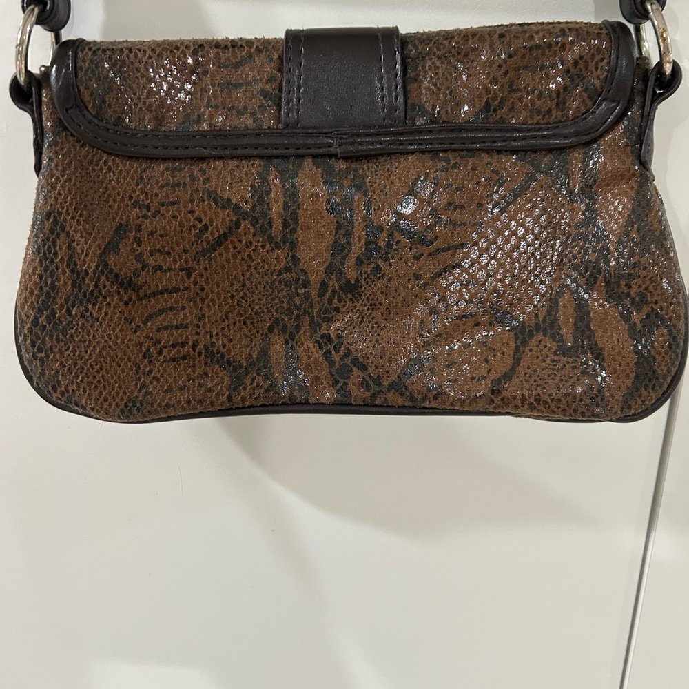 Elegant Brown Snakeskin Shoulder Bag with Buckle - Picture 2 of 2